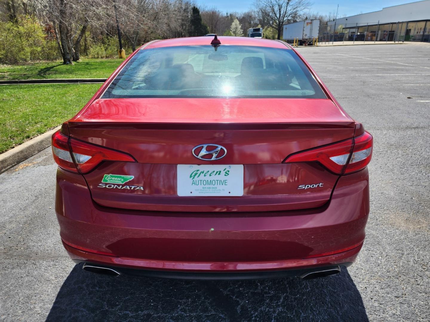 2017 RED /Gray Hyundai Sonata Sport (5NPE34AF0HH) with an 2.4L L4 DOHC 16V engine, 6A transmission, located at 1221 Madison St., Shelbyville, TN, 37160, (931) 680-9439, 0.000000, 0.000000 - Photo#2
